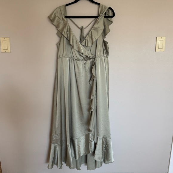 Show Me Your Mumu Samantha Ruffle Wrap Dress in Green size 1X - Picture 2 of 7